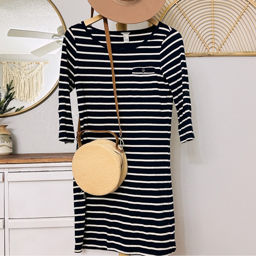 STRIPED BODYCON STAPLE DRESS!⛵️